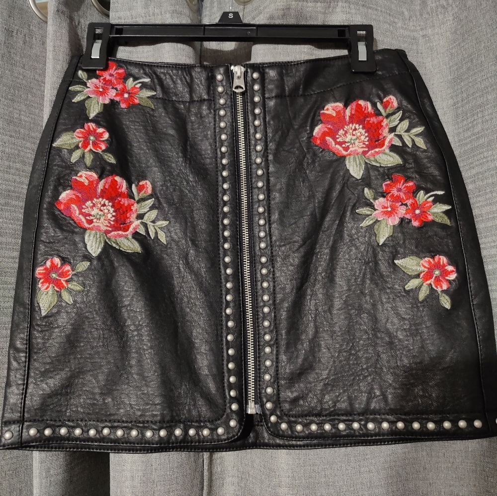 Pleather mini skirt with embroidered flowers